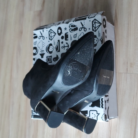 Boots - Picture 4 of 5